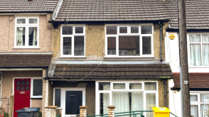House requiring modernisation in South Norwood photo