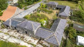 Requires complete modernisation in Hewish photo