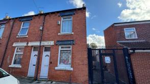 End terrace home is for modernisation in Middlesbrough photo