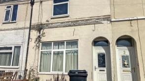 Home would benefit from renovation in Hull photo
