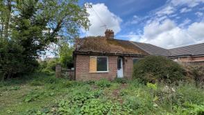 Bungalow in need of full renovation in King's Lynn photo