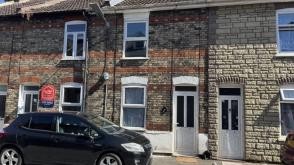 Terraced house for updating in King's Lynn photo