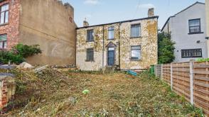 The property does require full renovation in Leeds photo