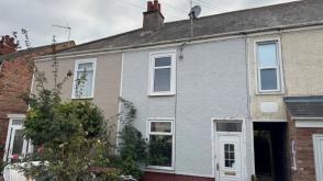 Terraced house for refurbishment in King's Lynn photo