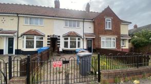 Requiring cosmetic updating in Hull photo