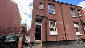 The property would benefit from refurbishment in Leeds photo