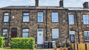Terrace does require a full renovation in Leeds photo