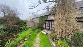 Cottage requiring refurbishment in St. Buryan photo