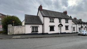 Renovation potential in Newport photo