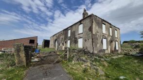 The property requires full renovation in Oldham photo
