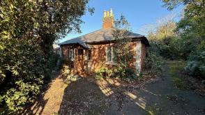 In need of renovation in Cowes photo