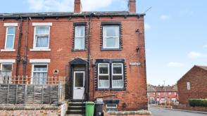 End terrace does require renovation in Leeds photo
