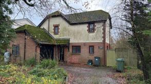 The property requires modernisation in Newton Abbot photo