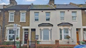 House requiring updating in London photo