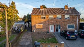 Semi detached house for modernisation and improvement in Doncaster photo