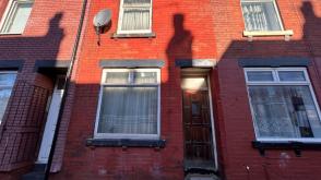 Terraced house does require full renovation in Leeds photo