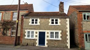 Cottage in need of modernisation in Warminster photo