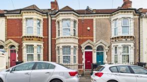 Opportunity to renovate in Easton photo