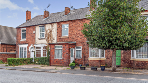 Terraced house in need of a little updating in Stourport-On-Severn photo