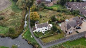 Cottage in need of modernisation in Ely photo