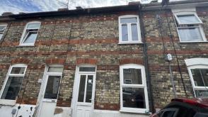 Terraced house in need of updating in King's Lynn photo