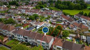 Requires complete modernisation in Kingswood photo