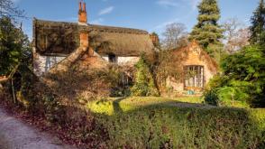 Flint cottage requiring refurbishment in Norwich photo