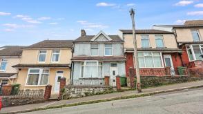 Mid terrace requires improvement in Hengoed photo