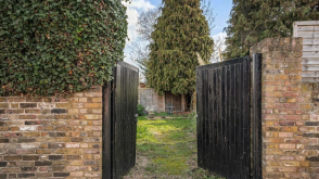 Plot with PP for sale in Kingston upon Thames photo