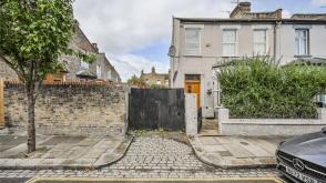 Land for sale in London photo