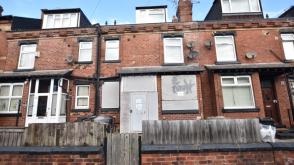 The property does require some internal renovation in Leeds photo