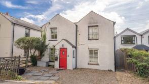 Family home with scope to modernise in Slough photo