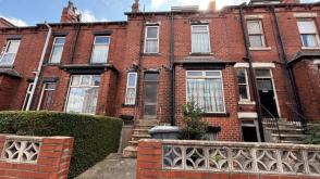 The property would benefit from refurbishment in Leeds photo