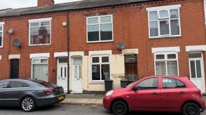 Mid-terrace house in need of modernisation in Leicester photo