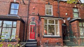 Terraced house does require refurbishment in Leeds photo
