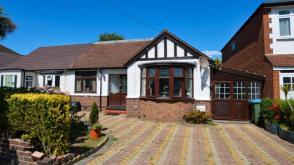 Bungalow in Need of Modernisation in Twickenham photo