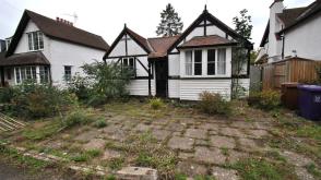 Bungalow requiring some refurbishment in Letchworth Garden City photo