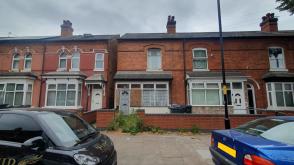 End terraced house requiring complete modernisation in Balsall Heath photo