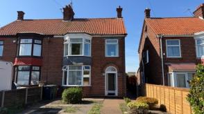 Semi detached three bedroom house for updating in Great Yarmouth photo