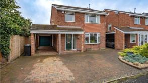 Detached property for modernisation in Bromsgrove photo