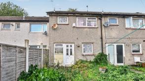 Terrace would benefit from internal renovation in Leeds photo