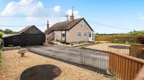 Bungalow for modernisation in Pewsey photo