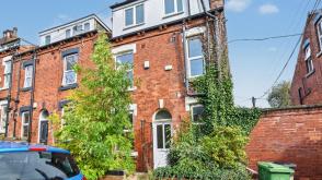 End terrace does require renovation in Leeds photo