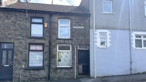 Mid Terrace Derelict Building in Need of Refurbishment in Tonypandy photo
