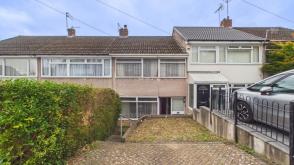 Requiring updating and modernisation in Kingswood photo