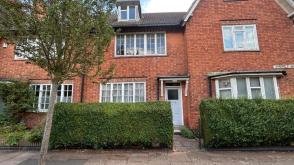 Mid town house requiring refurbishment in Leicester photo