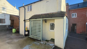 One-Bedroom Cottage For Updating in Bridport photo