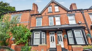 Terrace would benefit from internal modernisation in Leeds photo