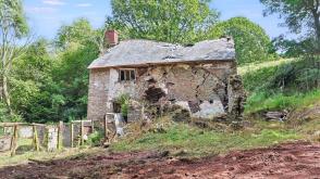 Property to renovate in Hereford photo