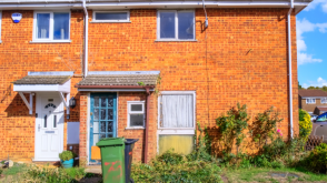 A Terrace House requiring modernisation in Luton photo